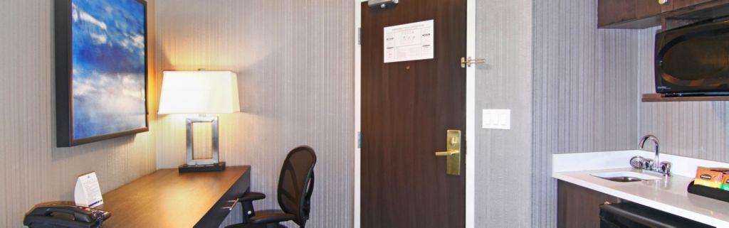 Holiday Inn Express And Suites Calgary By Ihg Екстер'єр фото