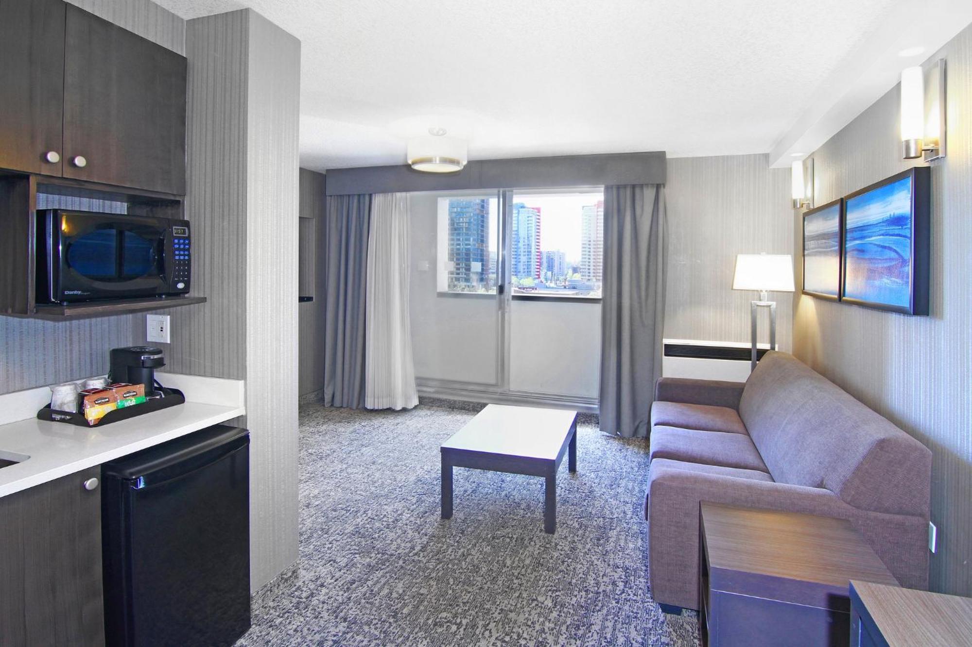 Holiday Inn Express And Suites Calgary By Ihg Екстер'єр фото
