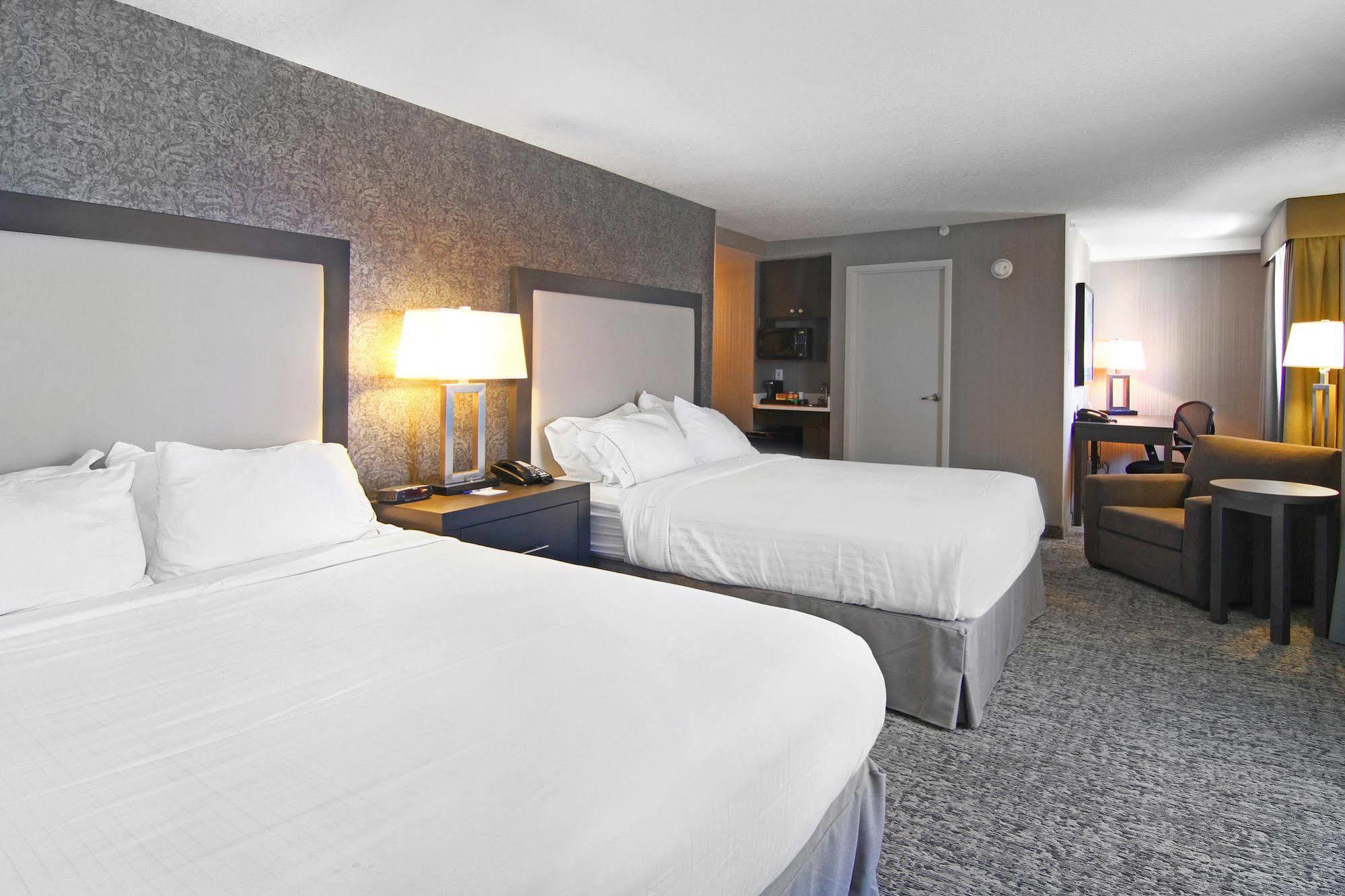 Holiday Inn Express And Suites Calgary By Ihg Екстер'єр фото