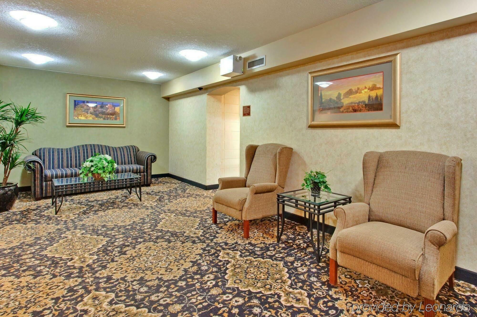 Holiday Inn Express And Suites Calgary By Ihg Екстер'єр фото
