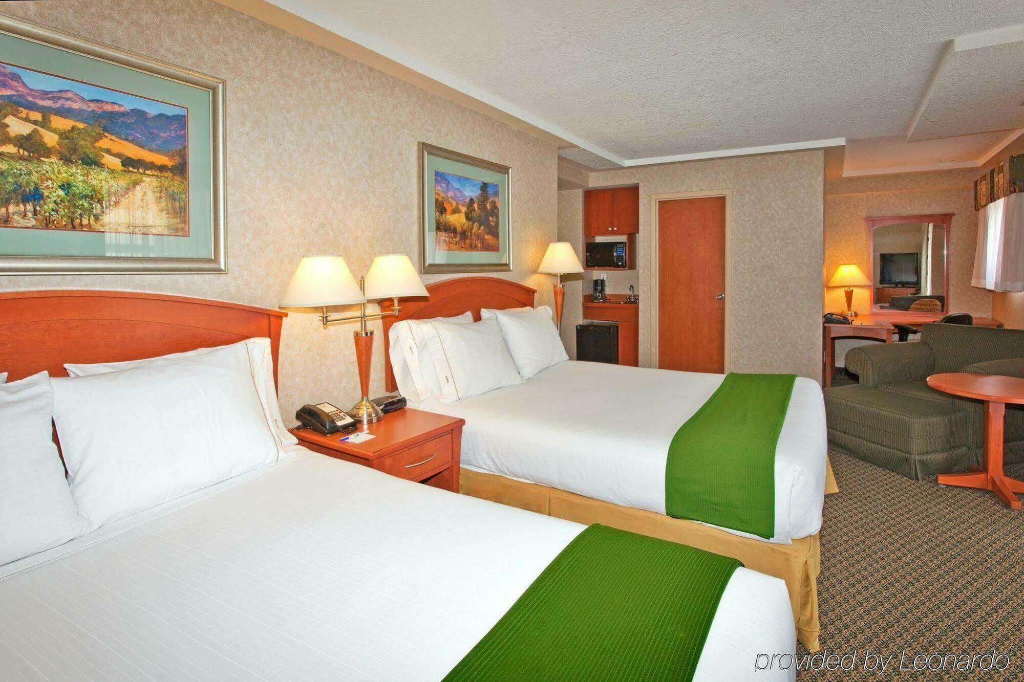 Holiday Inn Express And Suites Calgary By Ihg Екстер'єр фото